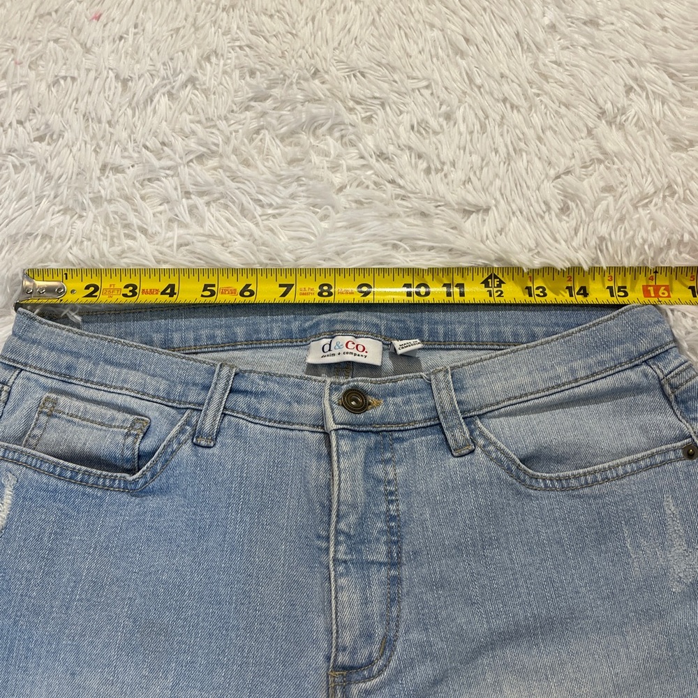 D&CO Classic Light Blue Cropped Women's Jeans SIZE 12 distressed - Picture 5 of 7